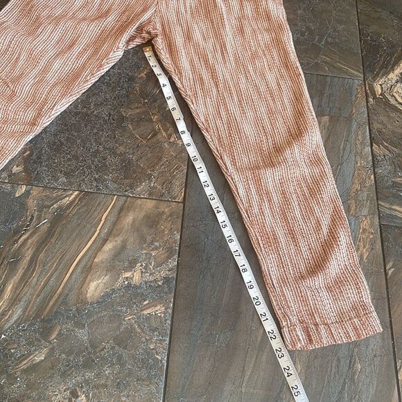 FREE PEOPLE LIGHT AT SUNRISE CROP PANTS IN BEIGE SIZE 4 
Missing white tie - Picture 12 of 16